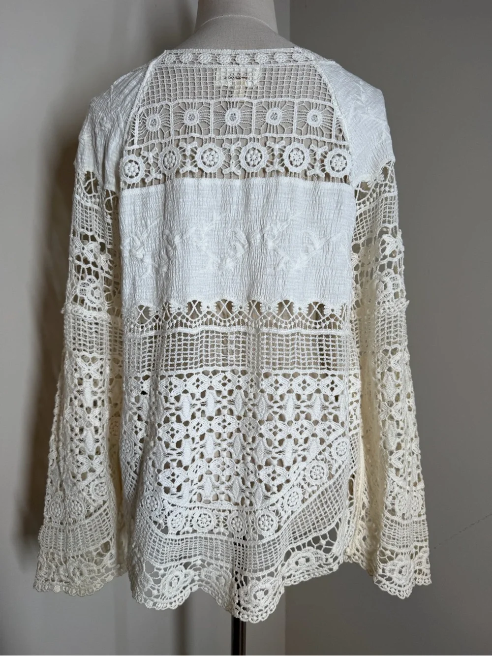 Anthropologie Deletta Ivory crochet -SZ XS* - Bell Sleeves Top